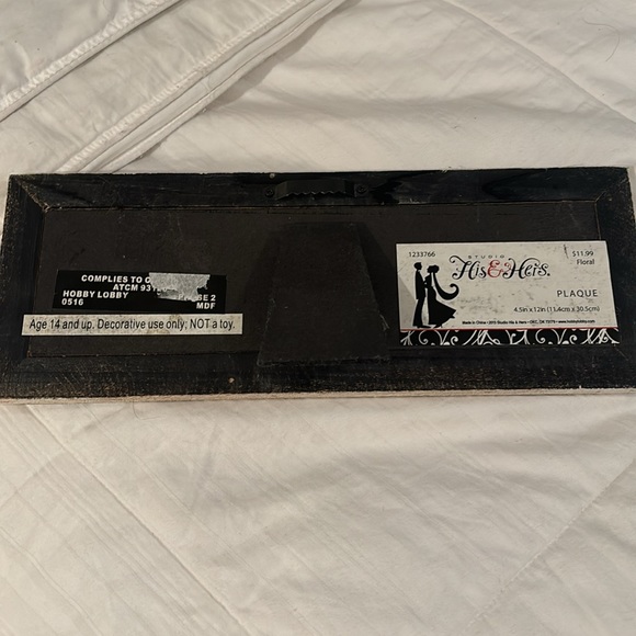 26x13 pillow cover with zipper. And a Mr. & Mrs. sign - Picture 5 of 13